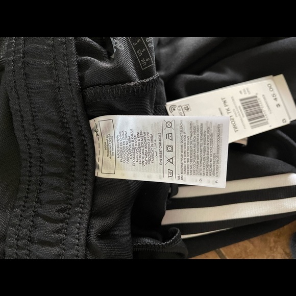 mens small Adidas joggers
new with tags - Picture 11 of 13